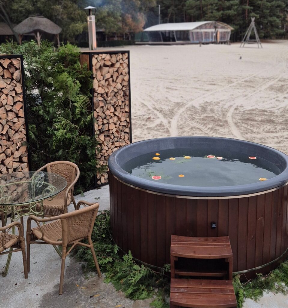 Карпатський чан на березі Дніпра