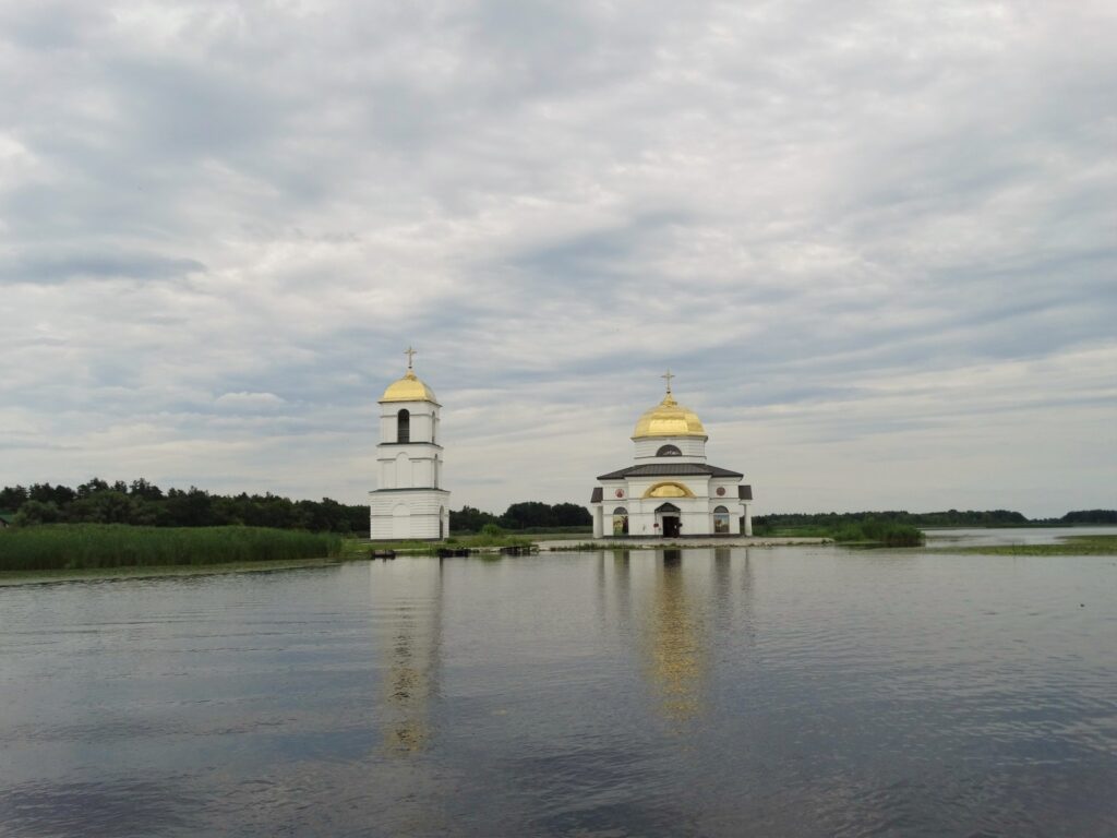 Затоплена церква, Ржищів, Київська область
